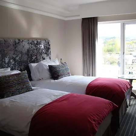 Hotel &