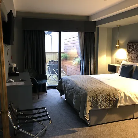 & Hotel