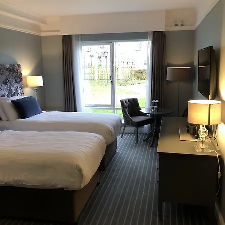 Hotel &