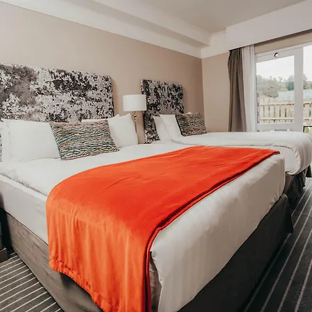 Hotel & 4*
