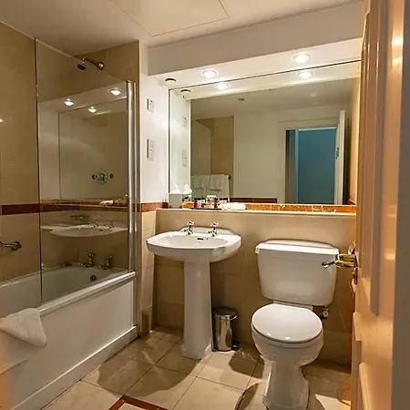 Hotel &