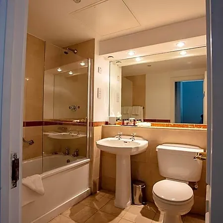 Hotel &