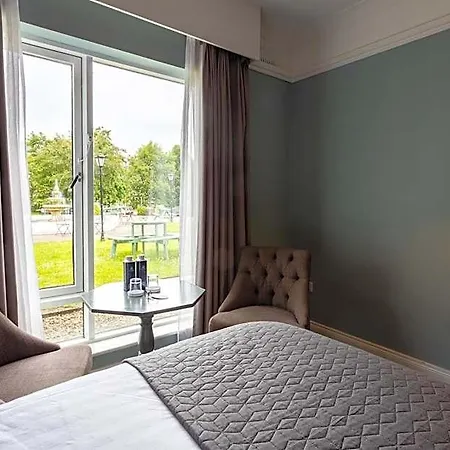 & 4* Killaloe