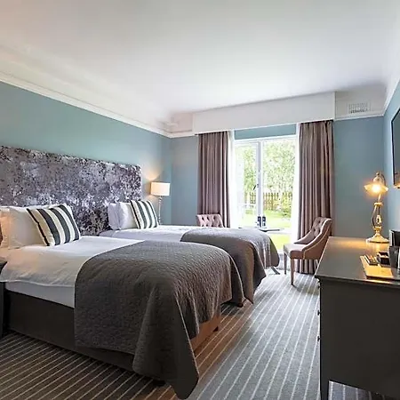 Hotel & 4*