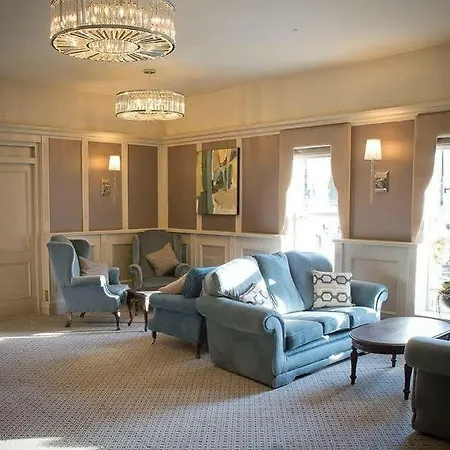 Hotel & 4*